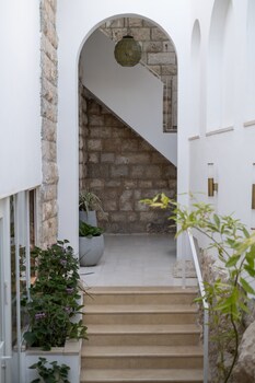 khan ein karem boutique hotel