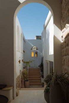 khan ein karem boutique hotel