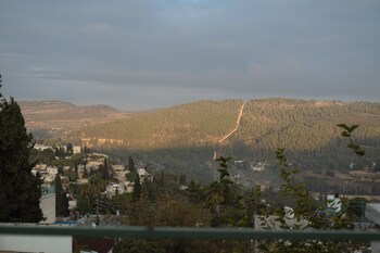 khan ein karem boutique hotel