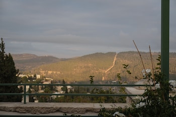 khan ein karem boutique hotel