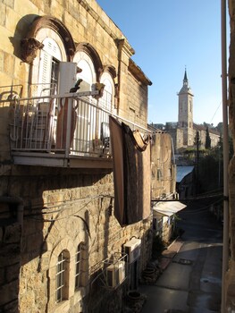 khan ein karem boutique hotel