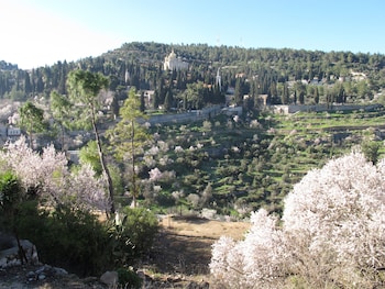 khan ein karem boutique hotel