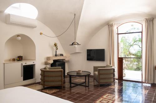 khan ein karem boutique hotel