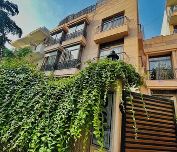 bedchambers serviced apartments sector 40