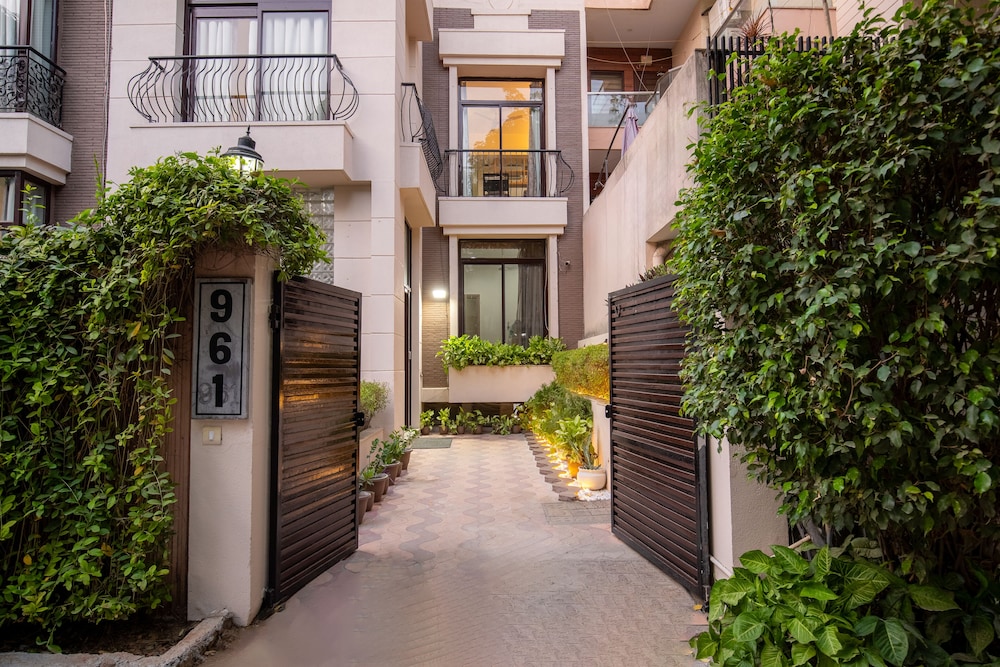 bedchambers serviced apartments sector 40