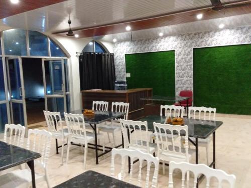 hotel jungle palace resort