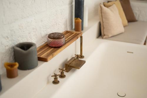 al palazzo la dimora