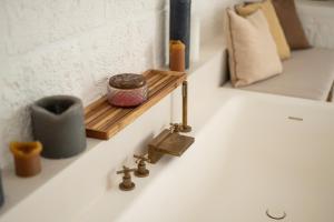 al palazzo la dimora