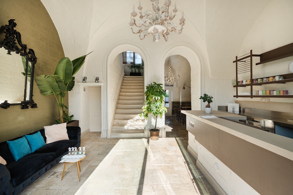 al palazzo la dimora