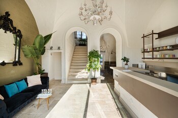 al palazzo la dimora