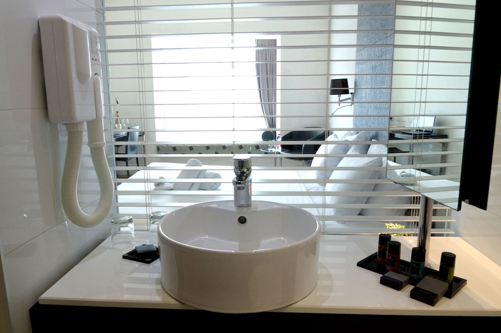 benjamin herzliya business hotel