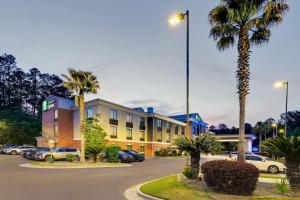 holiday inn express hinesville by ihg