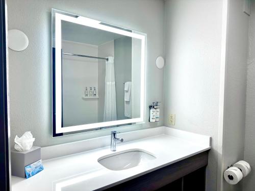 holiday inn express hinesville by ihg