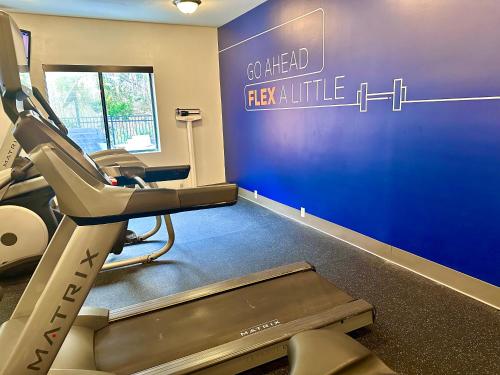 holiday inn express hinesville by ihg