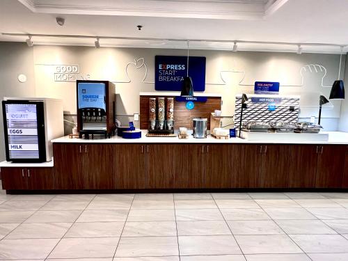 holiday inn express hinesville by ihg