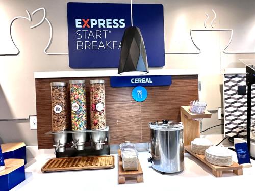 holiday inn express hinesville by ihg