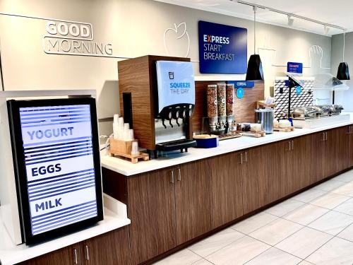 holiday inn express hinesville by ihg