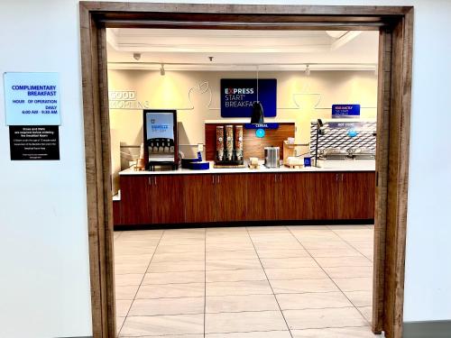 holiday inn express hinesville by ihg