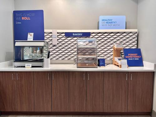 holiday inn express hinesville by ihg