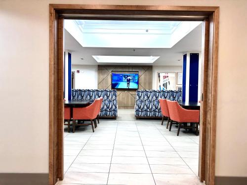holiday inn express hinesville by ihg