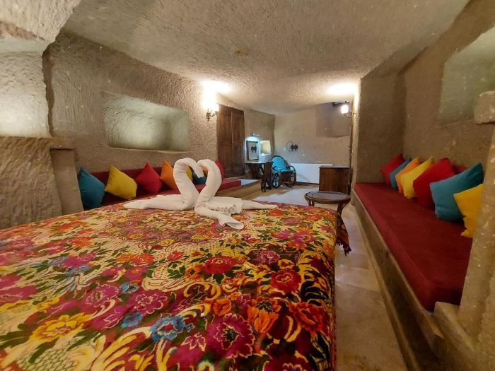 armesos cave hotel