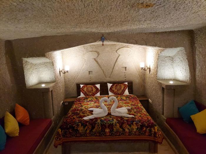 armesos cave hotel