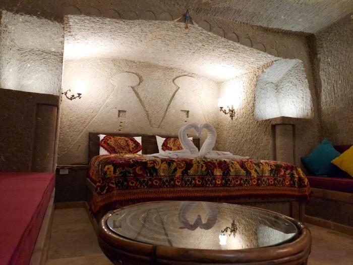 armesos cave hotel