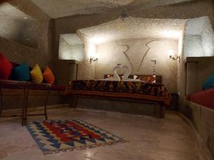 armesos cave hotel