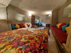 armesos cave hotel