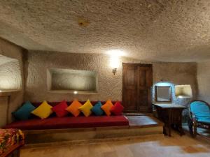 armesos cave hotel