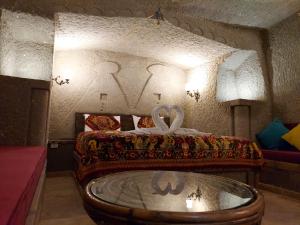 armesos cave hotel