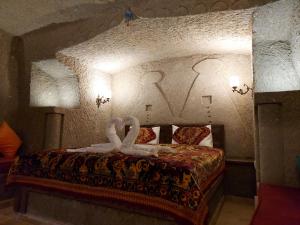 armesos cave hotel
