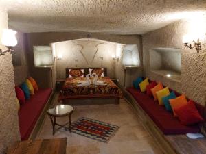 armesos cave hotel