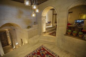 maks cave house