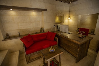 maks cave house