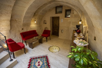maks cave house