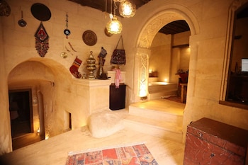 maks cave house