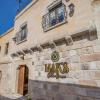 maks cave house