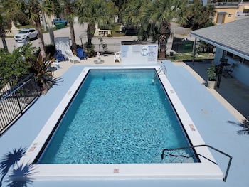 coral sands boutique lux studio