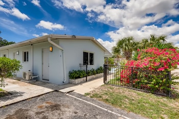 coral sands boutique lux studio