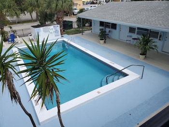 coral sands boutique lux studio