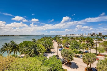 coral sands boutique lux studio