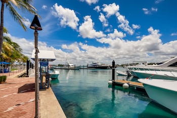 coral sands boutique lux studio