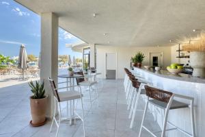 domes aulus zante autograph collection