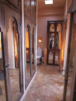 dar danse the bubble on the beach