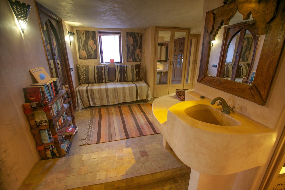 dar danse the bubble on the beach