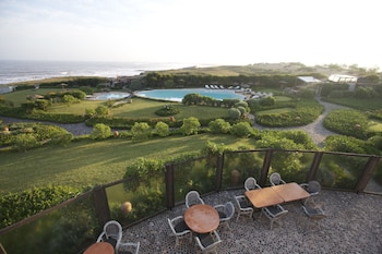 dar danse the bubble on the beach