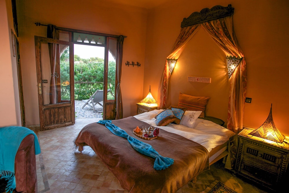 dar danse the bubble on the beach