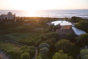 dar danse the bubble on the beach