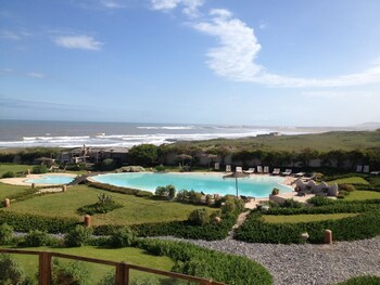 dar danse the bubble on the beach